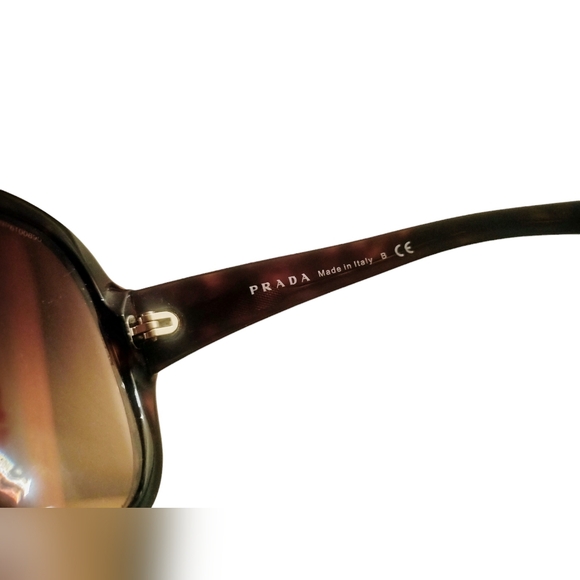 Vintage Prada 100% authentic oversized sunglasses with COA and box - Picture 6 of 8